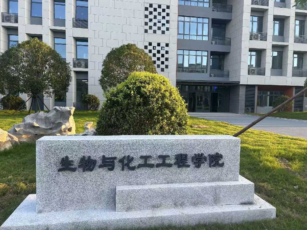 来宾市扬州职业大学体育场高杆灯项目
